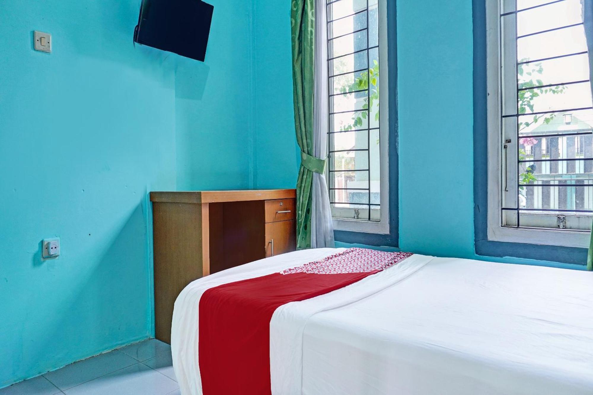 Oyo 91731 Home Stay Elis Cateliya Syariah Karawang Exterior foto