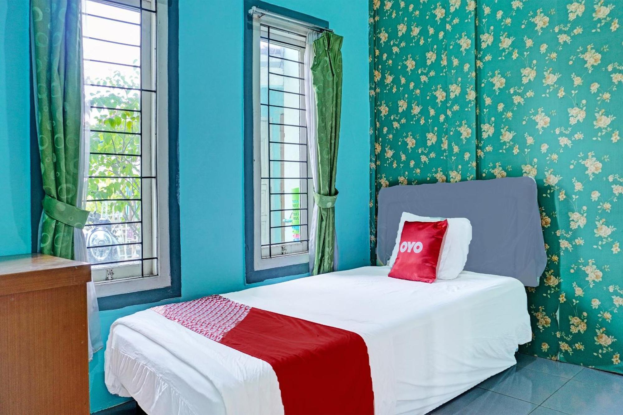 Oyo 91731 Home Stay Elis Cateliya Syariah Karawang Exterior foto