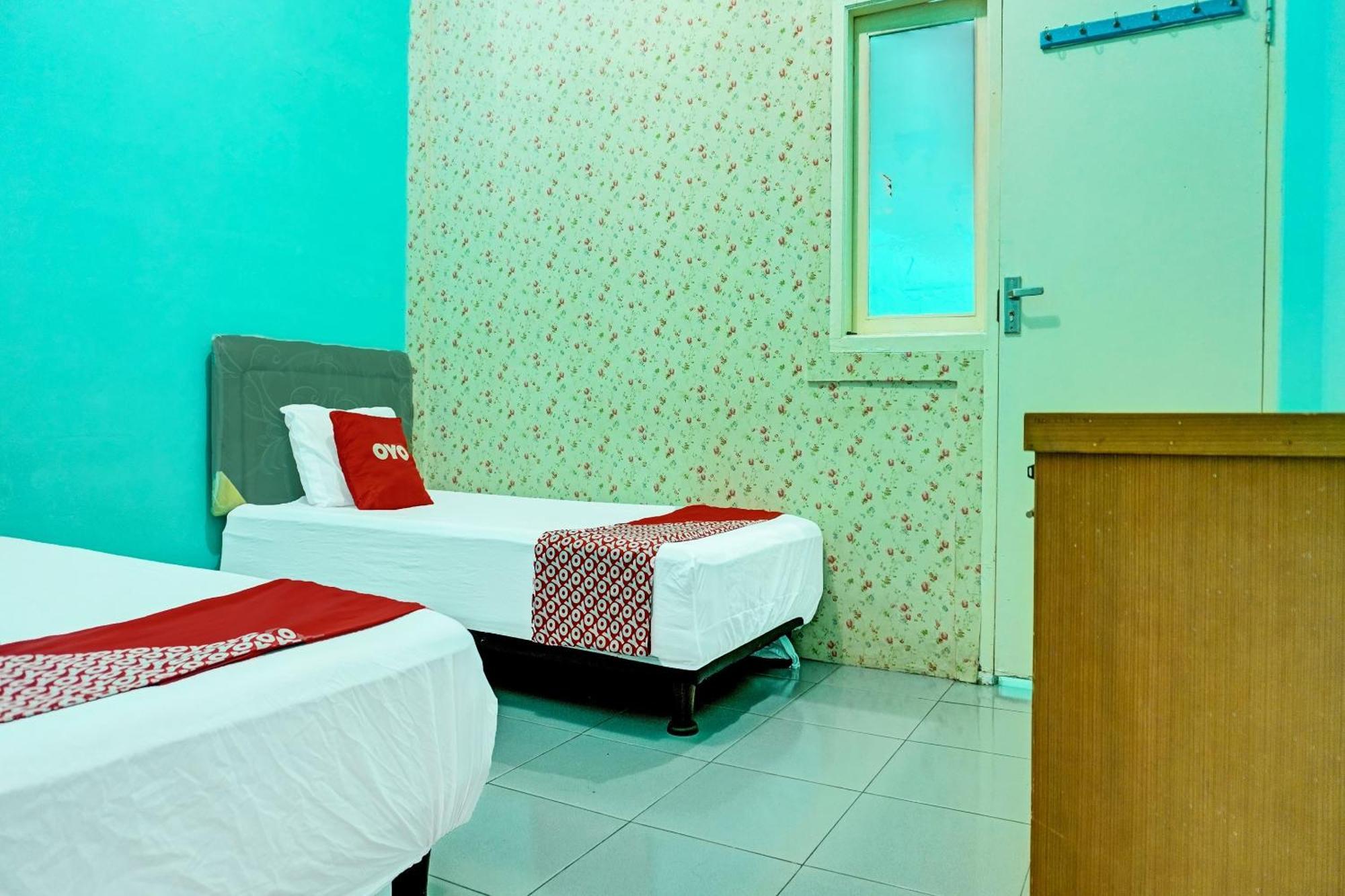 Oyo 91731 Home Stay Elis Cateliya Syariah Karawang Exterior foto