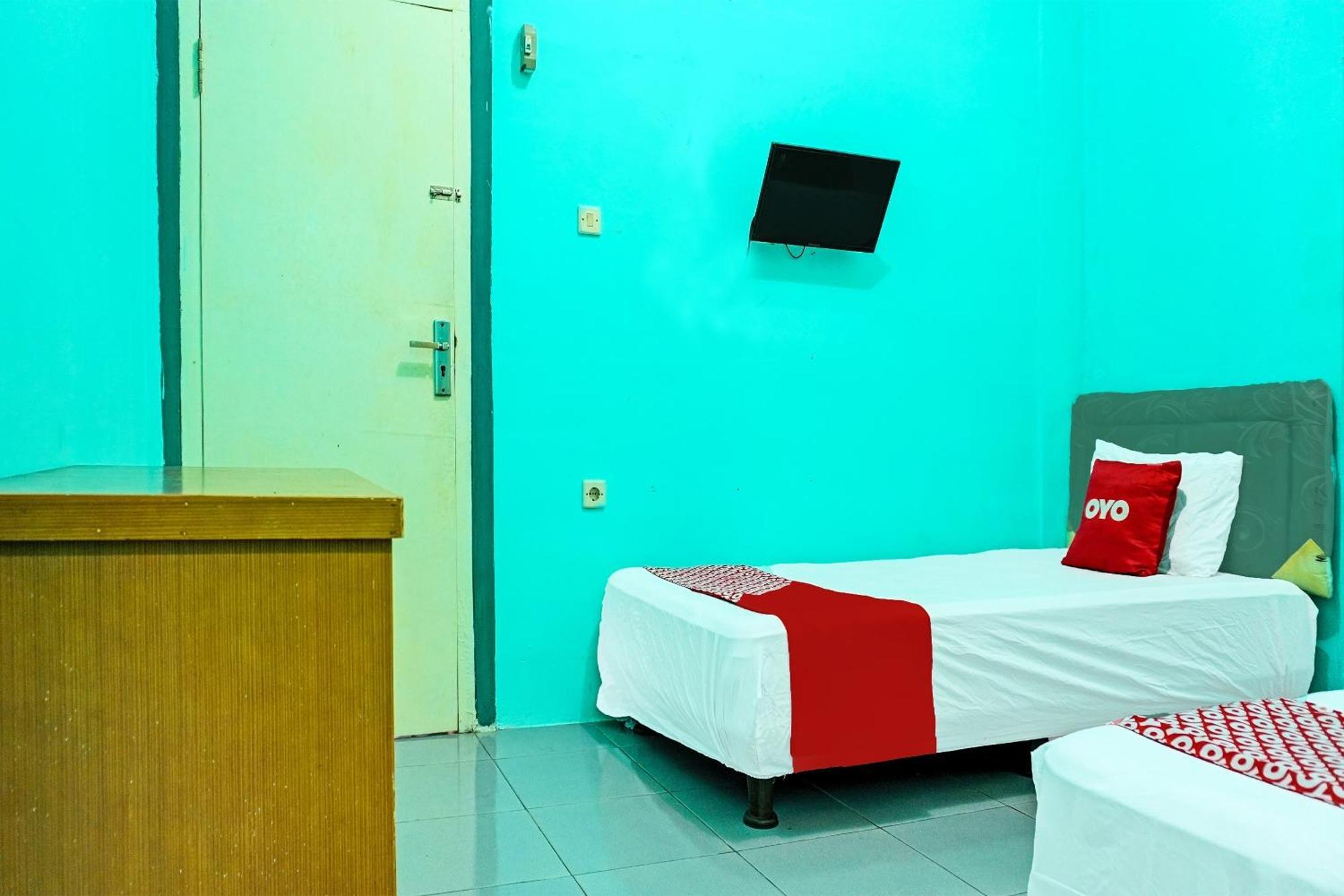 Oyo 91731 Home Stay Elis Cateliya Syariah Karawang Exterior foto