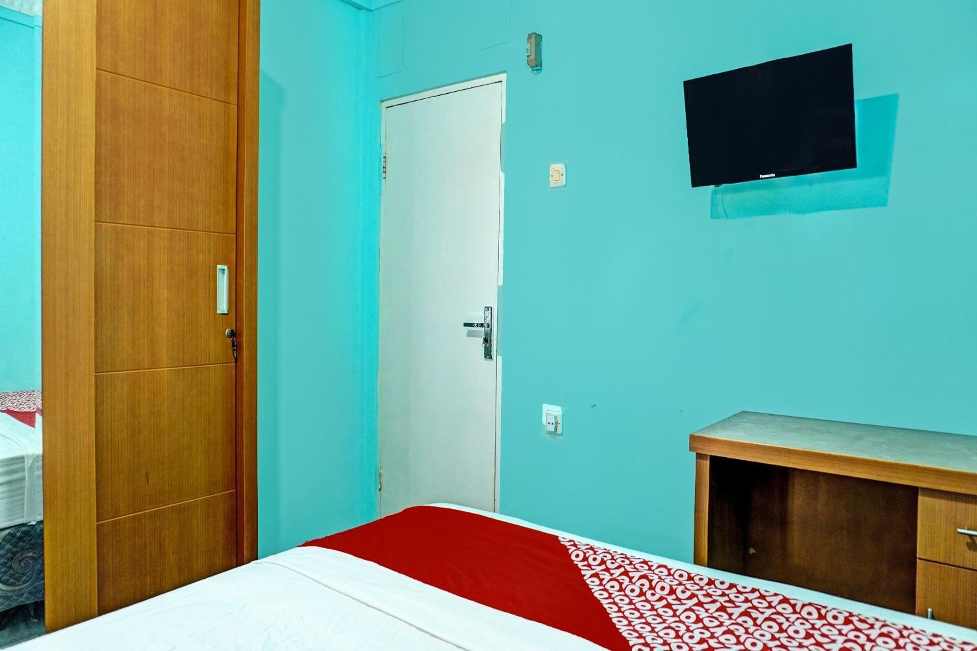 Oyo 91731 Home Stay Elis Cateliya Syariah Karawang Exterior foto