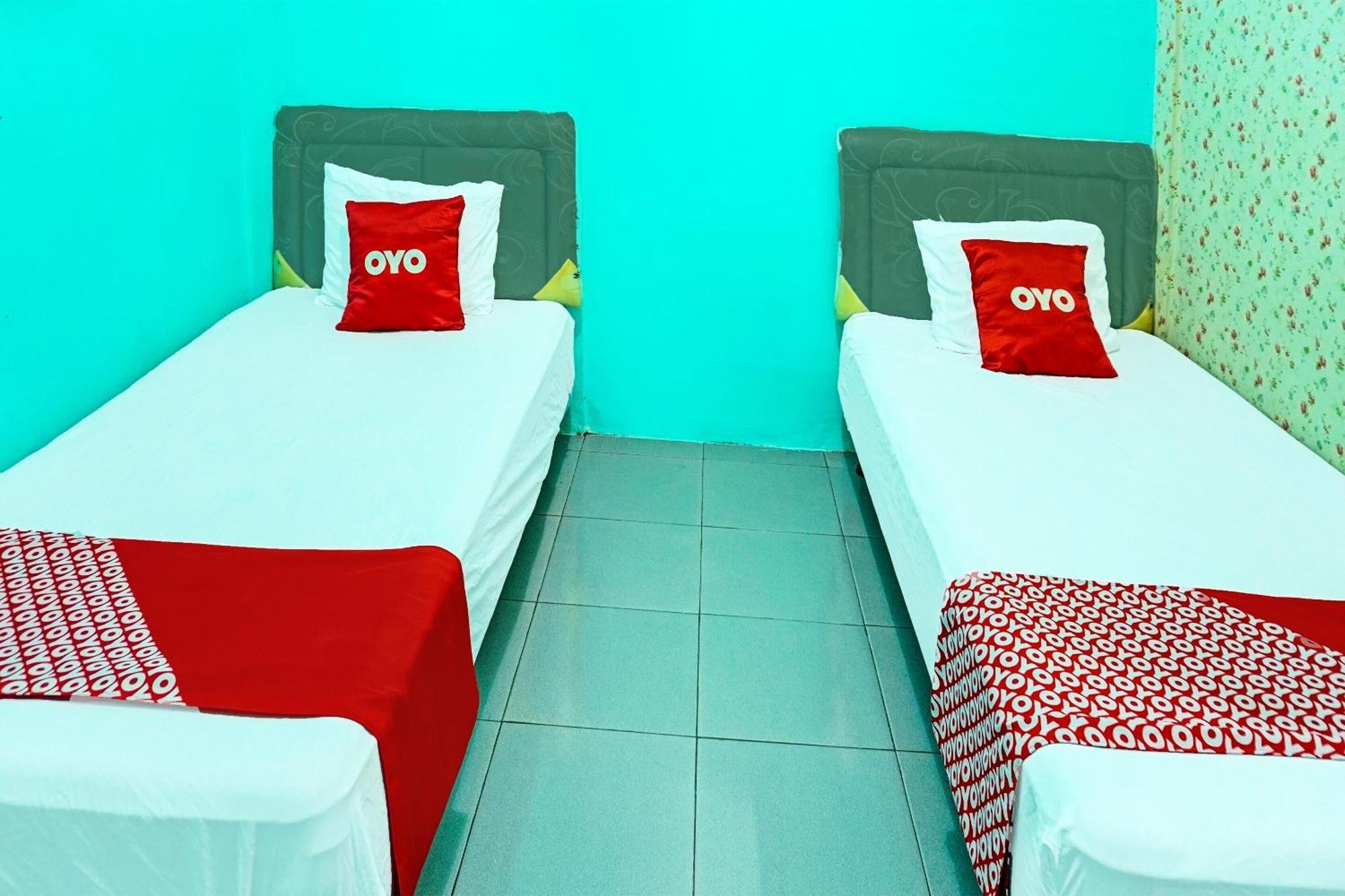 Oyo 91731 Home Stay Elis Cateliya Syariah Karawang Exterior foto