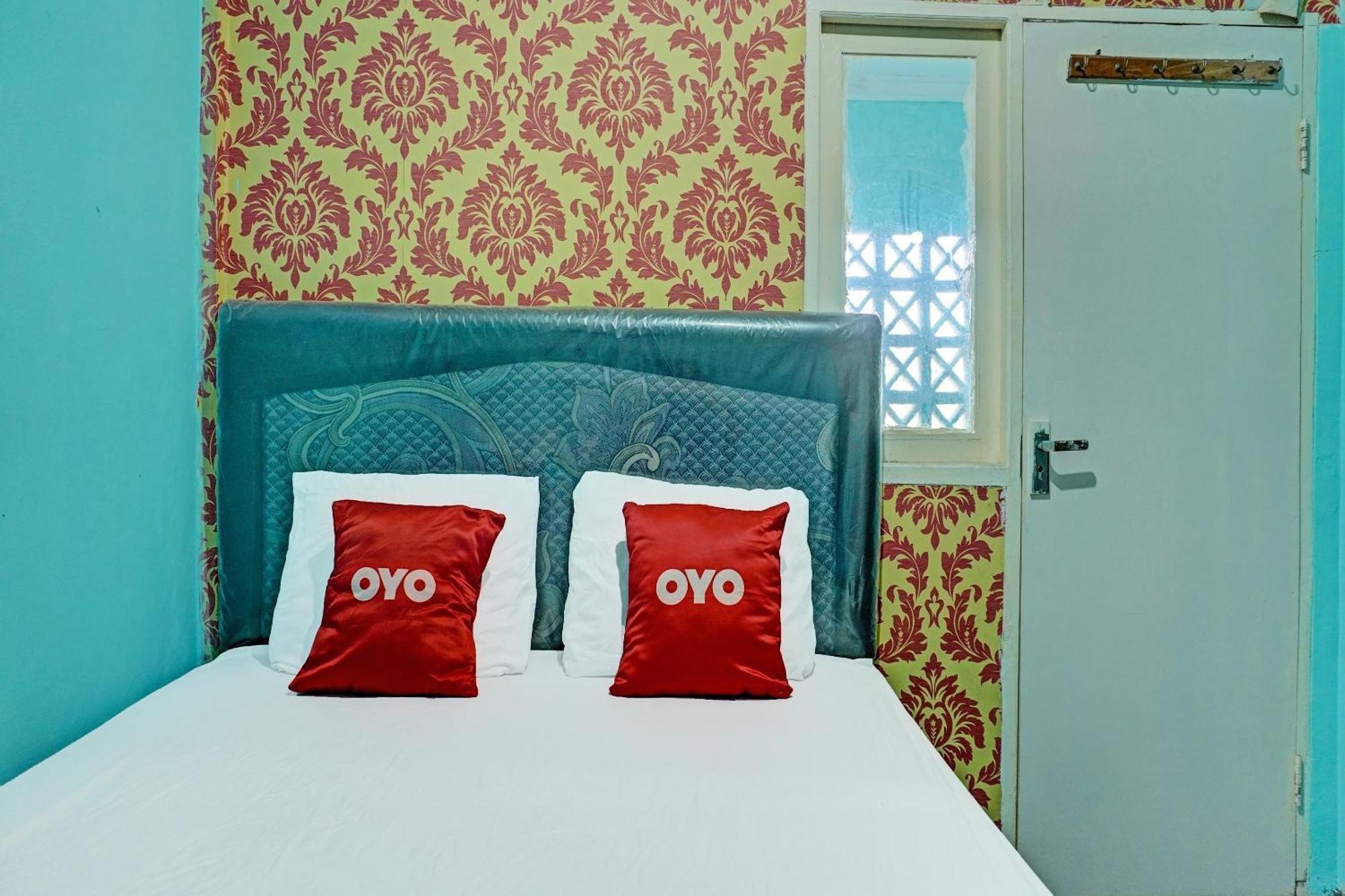 Oyo 91731 Home Stay Elis Cateliya Syariah Karawang Exterior foto